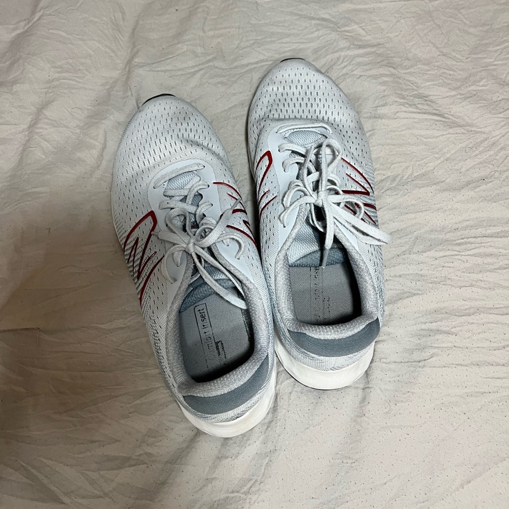 Men’s 9.5 New Balance running shoe - Picture 2 of 5